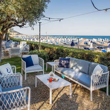 Отель Grand Diana Majestic 4*