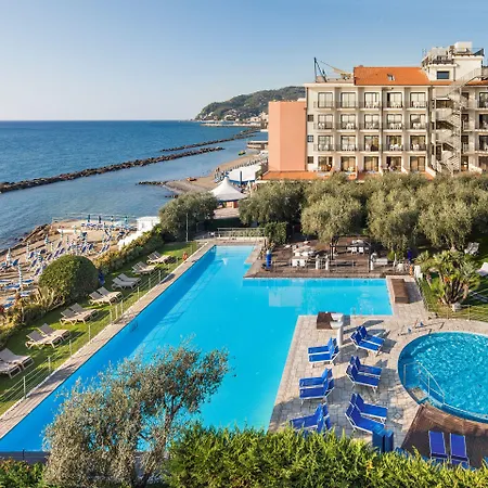 Отель Grand Diana Majestic