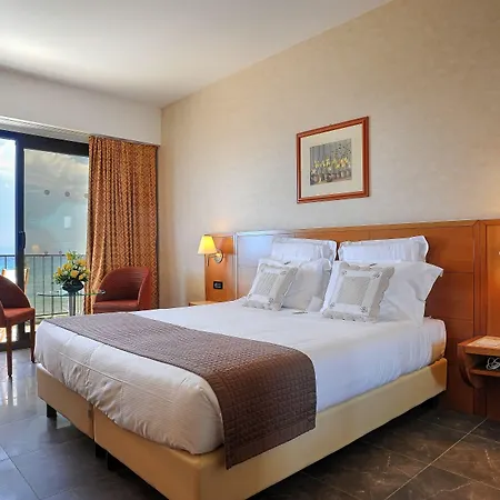 מלון Grand Diana Majestic דיאנו מרינה